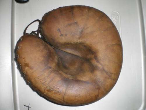 Babe Ruth Reach Home Run Special Catchers Mitt Front